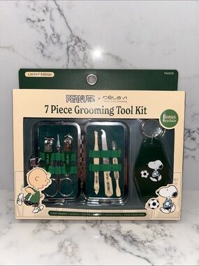 Peanuts Snoopy x Célavi 7-Piece Grooming Tool Kit